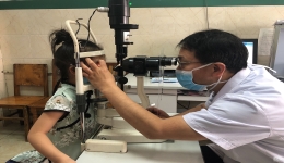 角膜塑形镜控制近视发展的原理及注意事项